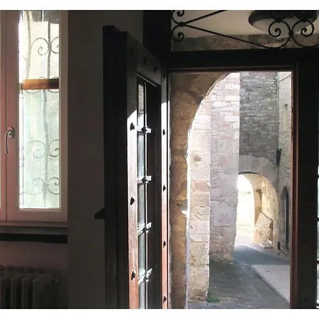 Vico Del Poeta Assise