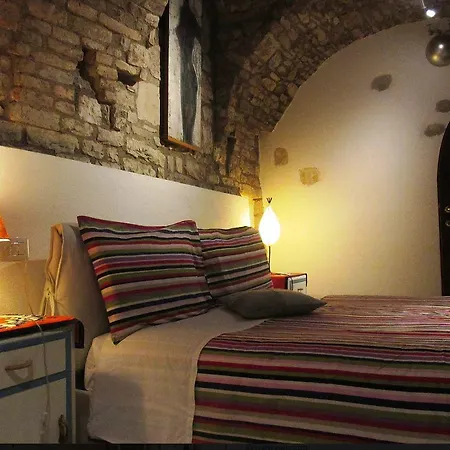 Couette-café Vico Del Poeta 3*