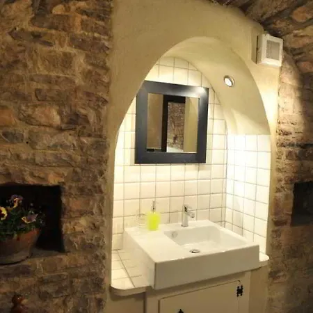 Vico Del Poeta 3* Assise