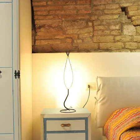 Vico Del Poeta 3* Assise